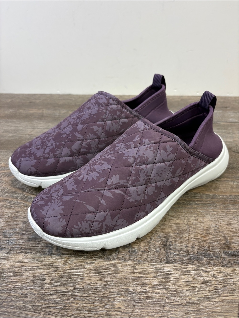 Vera Bradley Quilted Slip-On Sneakers Purple Floral Women’s Size 9